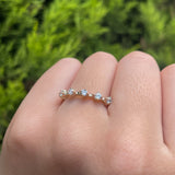 Media churumbela con cristales elaborada en oro amarillo de 18k