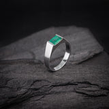 Anillo de compromiso con esmeralda natural de .60ct corte esmeralda elaborado en oro blanco de 14k