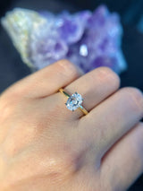 Anillo de compromiso con diamante de laboratorio de 1.0ct corte oval con certificado IGI elaborado en oro amarillo de 14k