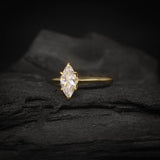 Anillo de compromiso con diamante natural de 1.0ct corte marquise con certificación GIA elaborado en oro amarillo de 14k