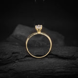 Anillo de compromiso con diamante de laboratorio de .50ct corte marquise con certificado IGI elaborado en oro amarillo de 14k