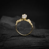 Anillo de compromiso con moissanita de 1.0ct corte marquise con certificado GRA y cristales laterales elaborado en oro amarillo de 14k