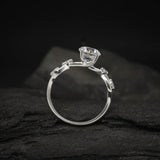 Anillo de compromiso con moissanita de 1.5ct corte brillante con certificado GRA y cristales laterales elaborado en oro blanco de 14k