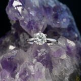Anillo de compromiso con moissanita de 1.5ct corte brillante con certificado GRA elaborado en oro blanco de 14k