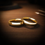 Par de argollas de matrimonio confort light de 5mm elaboradas en oro amarillo de 14k
