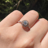 Anillo de compromiso con diamante de laboratorio central de 1.0ct corte brillante con certificado IGI y 27 cristales laterales elaborado en oro rosa de 14k