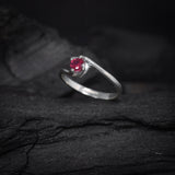 Anillo de compromiso con rubí natural de .20ct corte brillante elaborado en plata .925