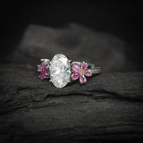 Anillo de compromiso con moissanita de 3.0ct corte oval con certificado GRA, zafiros naturales laterales elaborado en oro blanco de 14k