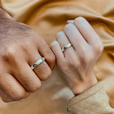 Argollas de matrimonio de 4mm incrustadas con diamante natural de .01ct elaboradas en plata .925