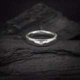 Argollas de matrimonio de 4mm incrustadas con diamante natural de .01ct elaboradas en plata .925