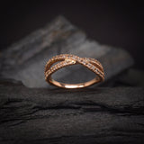 Media churumbela con cristales elaborada en oro rosa de 18k