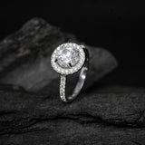 Anillo de compromiso con diamante natural de 1.0ct corte brillante con certificación GIA y 37 cristales laterales elaborado en oro blanco de 14k