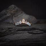 Media churumbela con diamante natural corte marquise y topacios naturales elaborada en oro blanco de 14k