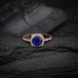 Anillo de compromiso con zafiro natural de 1.0ct corte brillante y 32 diamantes naturales elaborado en oro rosa de 14k