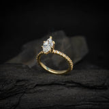 Anillo de compromiso con diamante de laboratorio de 1.0ct corte marquise con certificado IGI y 20 diamantes de laboratorio elaborado en oro amarillo de 14k
