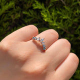 Media churumbela con diamante natural corte marquise y topacios naturales elaborada en oro blanco de 18k