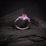 Anillo de compromiso con zafiro rosa natural de 1.0ct corte oval y 2 diamantes de laboratorio laterales elaborado en oro blanco de 14k