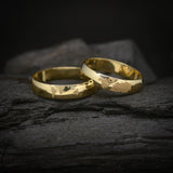 Par de argollas de matrimonio de 4mm macizas personalizadas elaboradas en oro amarillo de 10k