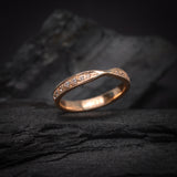 Media churumbela con cristales elaborada en oro rosa de 14k