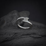 Anillo de compromiso con diamante natural sal y pimienta de .30ct corte esmeralda elaborado en oro blanco de 14k