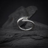 Anillo de compromiso con diamante natural sal y pimienta de .30ct corte esmeralda elaborado en oro blanco de 14k