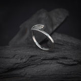 Anillo de compromiso con diamante natural sal y pimienta de .30ct corte esmeralda elaborado en oro blanco de 14k