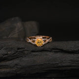 Anillo de compromiso con ópalo de fuego natural corte brillante y 48 diamantes naturales laterales elaborado en oro rosa de 14k