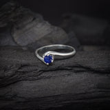 Anillo de compromiso con zafiro natural de .20ct corte brillante elaborado en plata .925