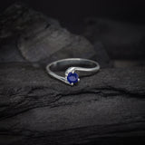 Anillo de compromiso con zafiro natural de .20ct corte brillante elaborado en plata .925