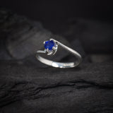 Anillo de compromiso con zafiro natural de .20ct corte brillante elaborado en plata .925