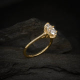 Anillo de compromiso con diamante de laboratorio de 1.5ct corte oval con certificado IGI elaborado en oro amarillo de 14k