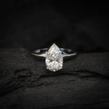 Anillo de compromiso con diamante de laboratorio de 2.0ct corte gota con certificado IGI elaborado en oro blanco de 14k