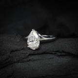Anillo de compromiso con diamante de laboratorio de 2.0ct corte gota con certificado IGI elaborado en oro blanco de 14k