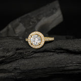 Anillo de compromiso con diamante de laboratorio central de 2.0ct corte brillante con certificado IGI y 37 cristales laterales elaborado en oro amarillo de 14k