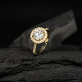 Anillo de compromiso con diamante de laboratorio central de 2.0ct corte brillante con certificado IGI y 37 cristales laterales elaborado en oro amarillo de 14k