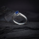 Anillo de compromiso con zafiro natural de .20ct corte brillante elaborado en plata .925