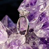 Anillo de compromiso con diamante de laboratorio de 1.5ct corte oval con certificado IGI elaborado en oro blanco de 14k