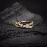 Media churumbela con cristales elaborada en oro amarillo de 18k