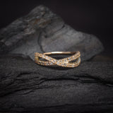 Media churumbela con cristales elaborada en oro amarillo de 14k