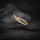 Media churumbela con cristales elaborada en oro amarillo de 18k