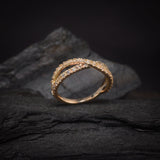 Media churumbela con cristales elaborada en oro amarillo de 18k