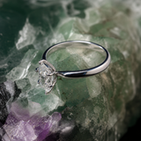 Anillo de compromiso con diamante de laboratorio de 1.0ct corte marquise con certificado IGI elaborado en oro blanco de 14k