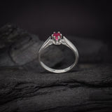 Anillo de compromiso con rubí natural de .20ct corte brillante elaborado en plata .925
