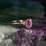 Anillo de compromiso con zafiro rosa natural de 1.0ct corte oval y 4 diamantes naturales elaborado oro amarillo de 14k
