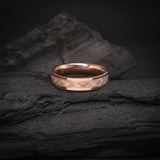 Argolla de matrimonio maciza de 4.5mm elaborada en oro rosa de 18k