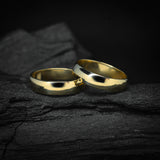Par de argollas de matrimonio macizas de 4mm elaboradas en oro amarillo de 14k