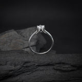 Anillo de compromiso con moissanita de .50ct corte brillante con certificado GRA elaborado en plata .925