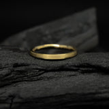 Par de argollas de matrimonio macizas de 2mm y 6mm con incrustación de cristales elaboradas en oro amarillo de 18k