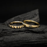 Par de argollas de matrimonio confort sólidas de 3mm con incrustación de 5 diamantes naturales (al rededor de la pieza) elaboradas en oro amarillo de 18k