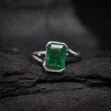 Anillo de compromiso con esmeralda natural de 1.0ct corte esmeralda elaborado en oro blanco de 14k